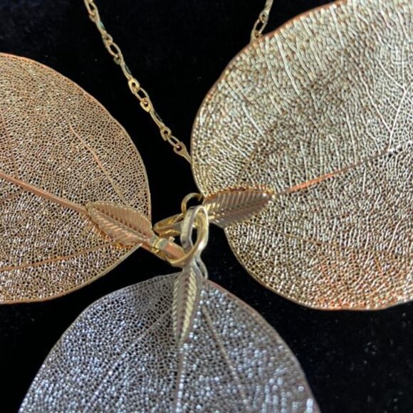 Handcrafted Gold-tone and -Silver-tone "Seasons" Necklace of Shimmering … - Picture 4 of 10